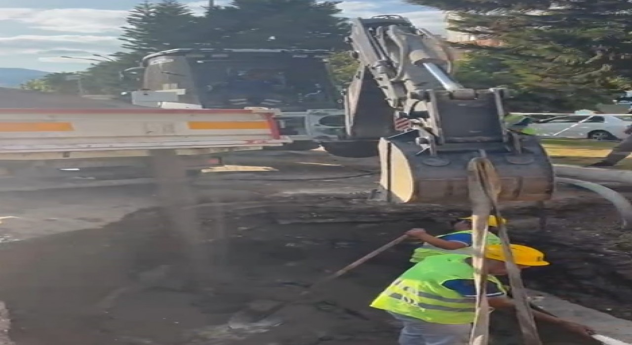 Kumlucada 1 ayda 5 kez patlayan içme suyu hattı onarıldı