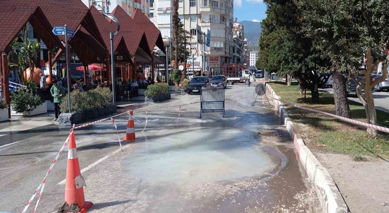 Kumlucada içme suyu borusu 1 ayda 5 kez patladı