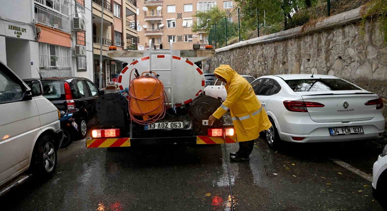 Kuşadası Belediyesinde sağanak seferberliği