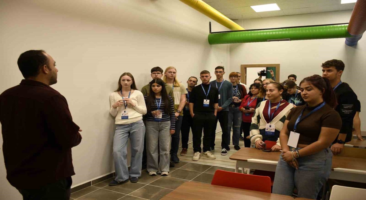 Kuşadası Kardeş Şehirler Gençlik Toplantısı başladı