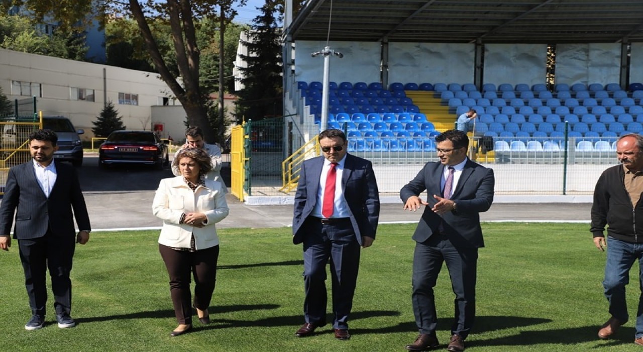 Kütahya Valisi Işından yapımı devam eden ve tamamlanan spor tesislerinde inceleme