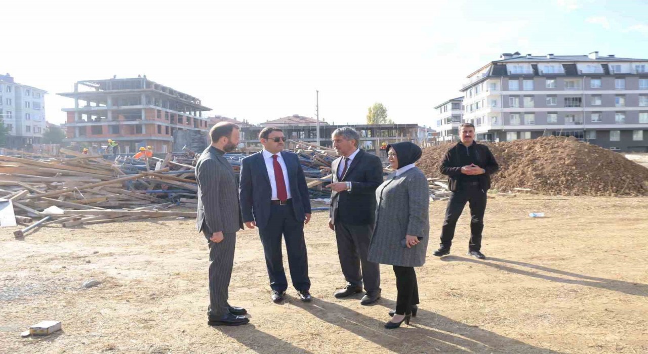 Kütahyada devam eden eğitim yatırımlar yerinde incelendi