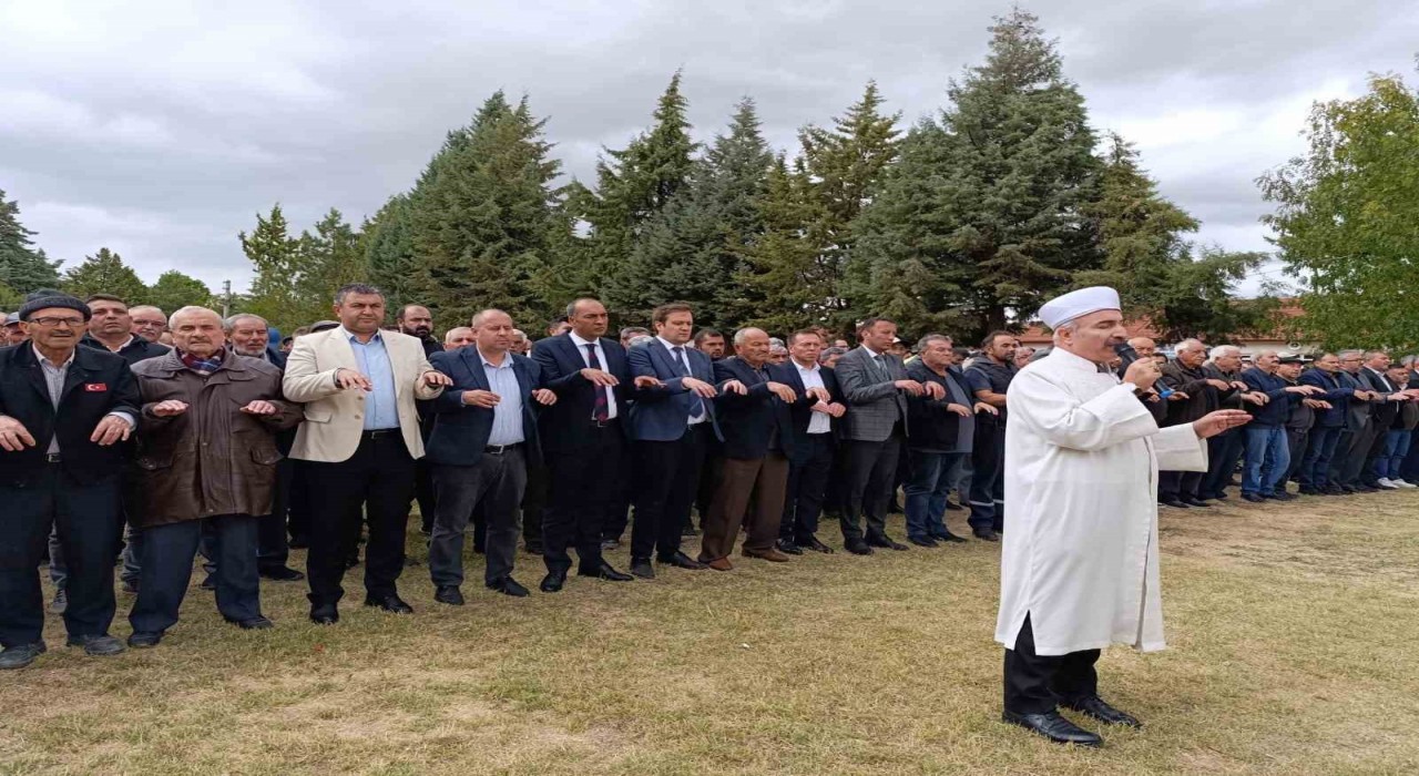 Kütahyada duanın ardından yağan yağmur, katılımcılarda büyük sevinç oluşturdu