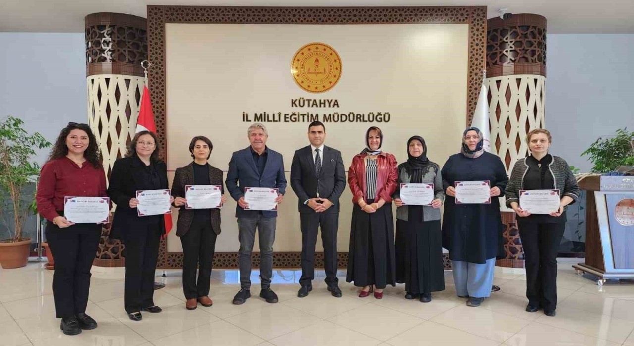 Kütahyada Erasmus projesi katılımcılarına belgeleri takdim edildi