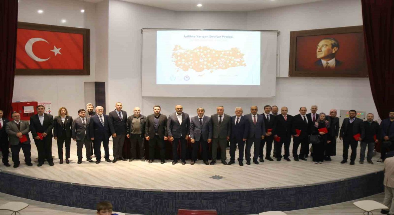 Kütahyada İyilikte Yarışan Sınıflar projesi bilgilendirme ve ödül programı