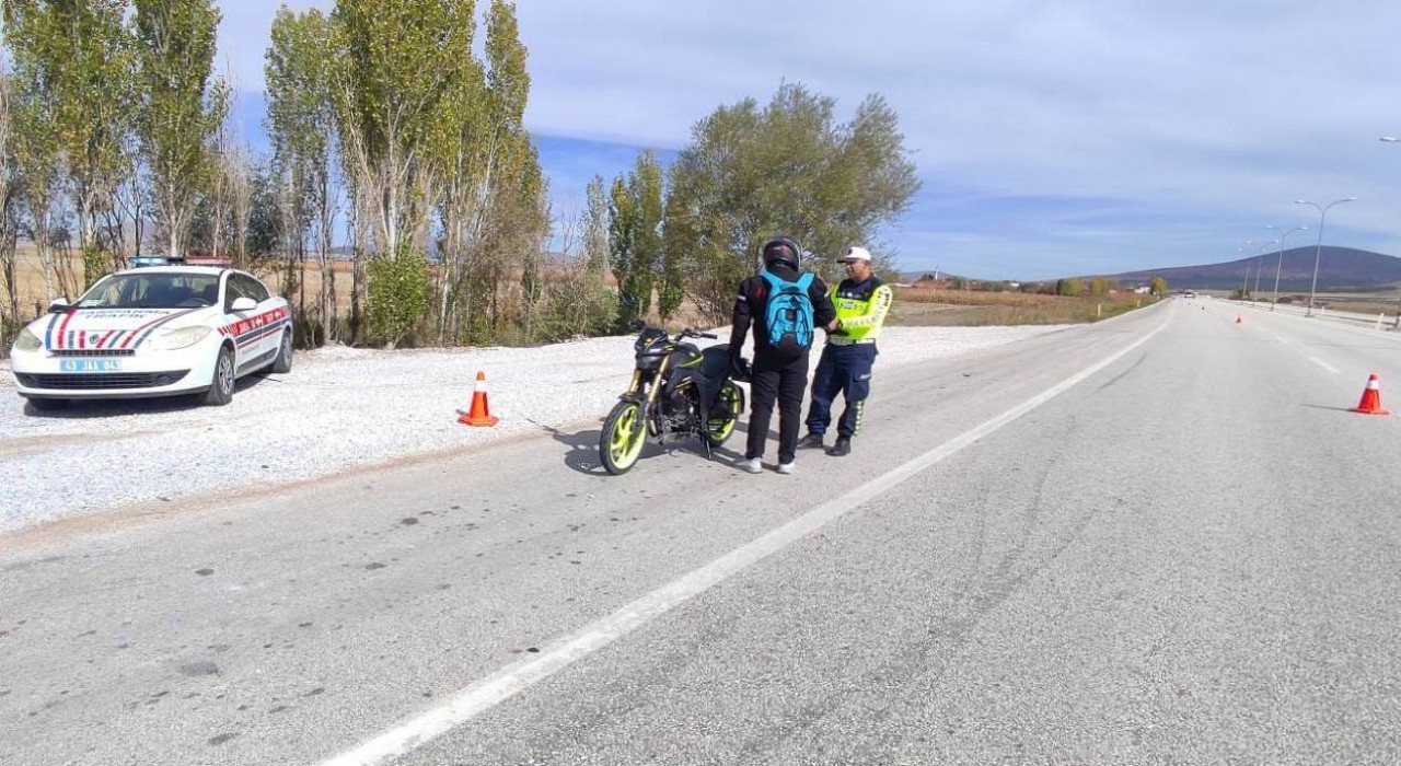 Kütahyada jandarmadan motosiklet ve motorlu bisiklet denetimi
