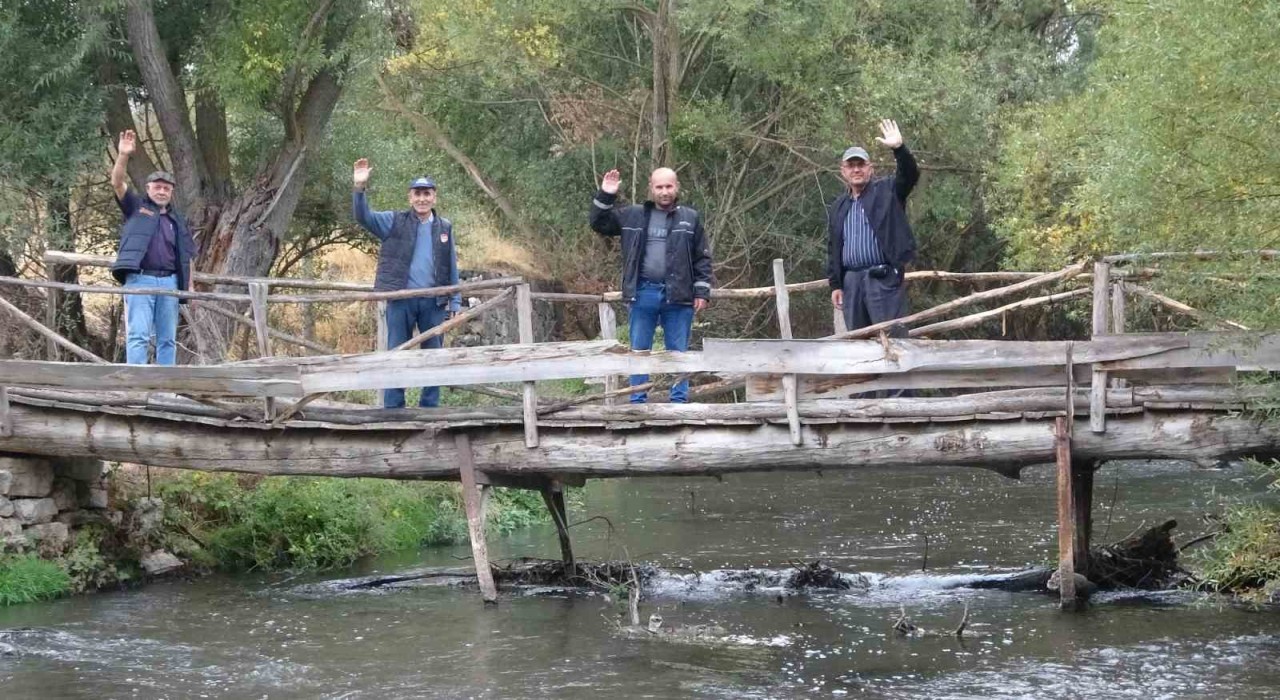Kütahyada köy sakinleri köprü istiyor