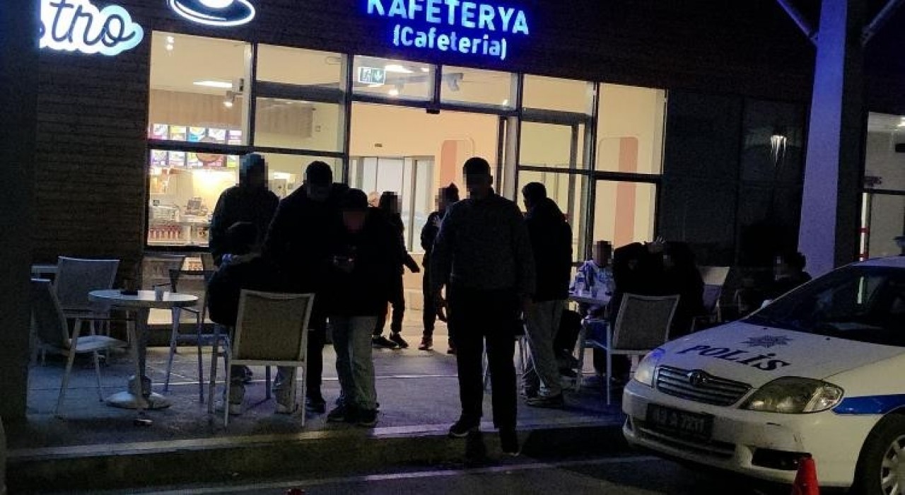 Kütahyada okul gezisi dönüşünde zehirlenen 28 öğrenci hastaneye kaldırıldı
