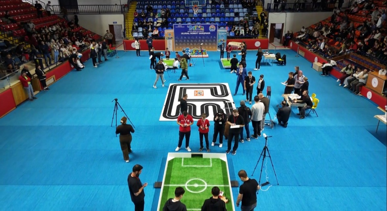 Kütahyada Ulusal Robot Yarışması renkli görüntülere sahne oldu