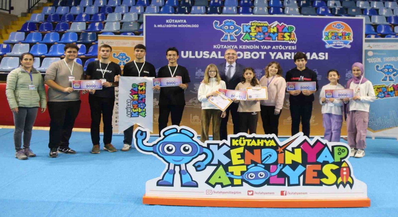 Kütahyada Ulusal Robot Yarışmasında dereceye giren öğrenciler ödüllerini aldı