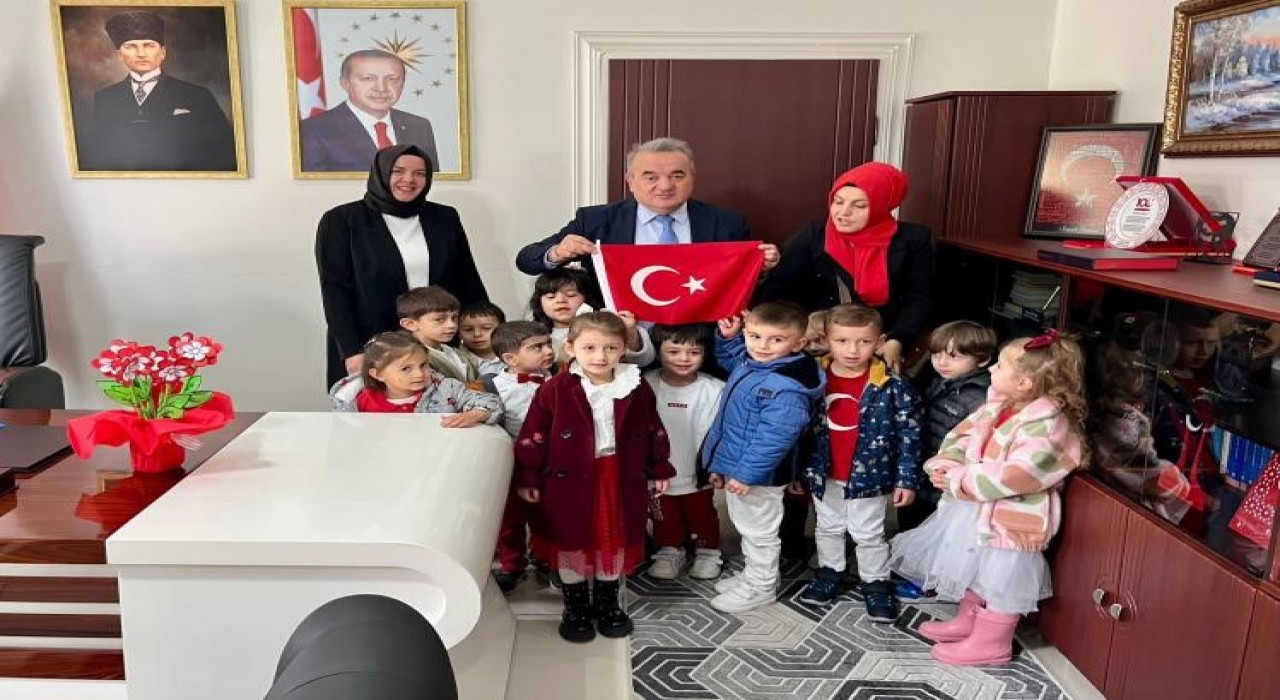 Kutsal emanetler Kaymakam Öztürke emanet edildi