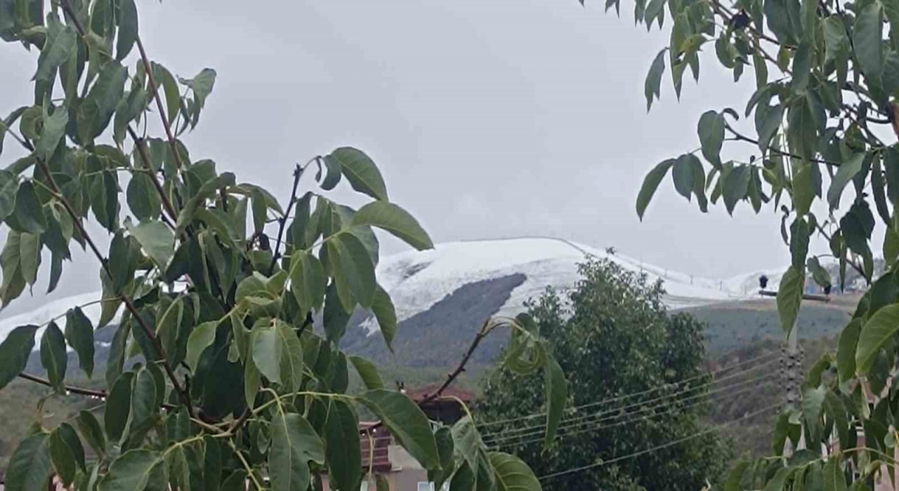 Ladik Akdağa mevsimin ilk karı düştü
