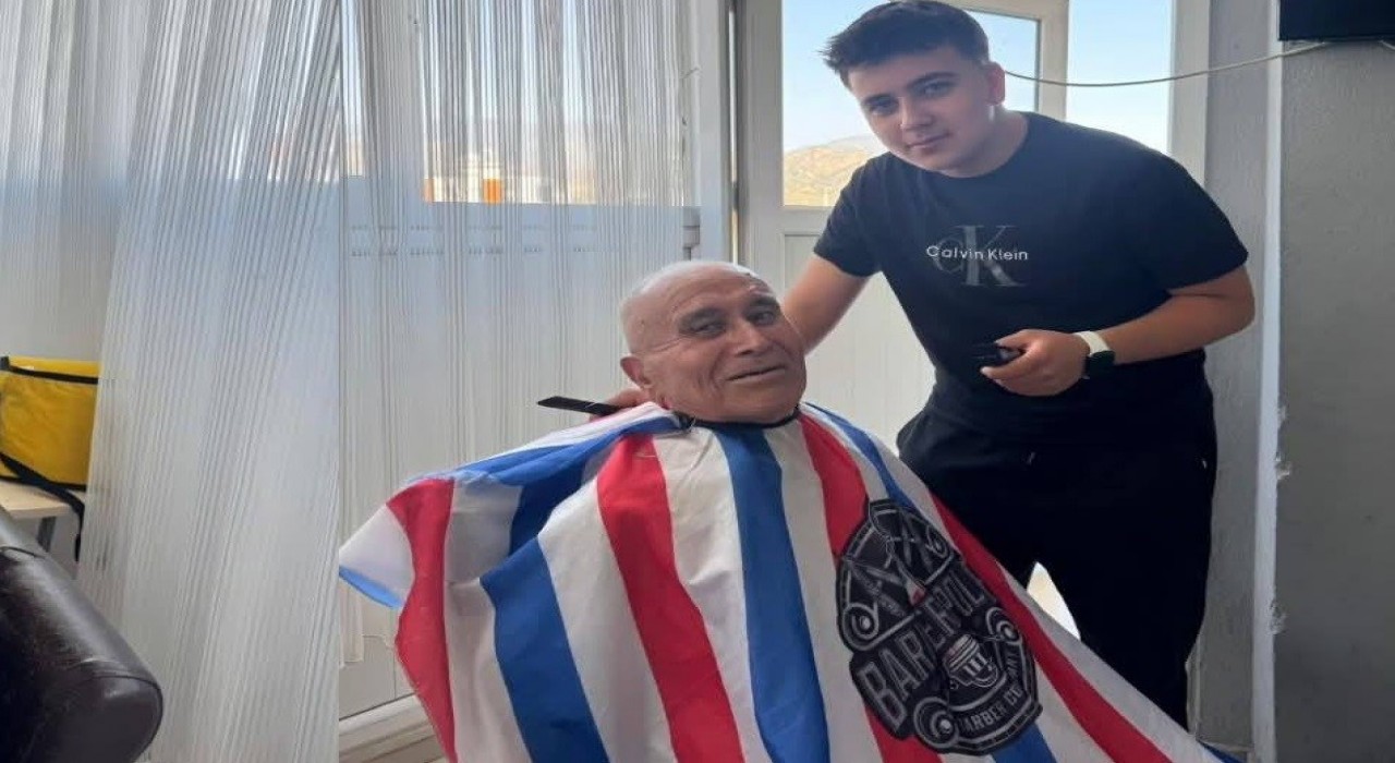 Liseli gençler, yaşlı çınarların saç bakımlarını yaptı