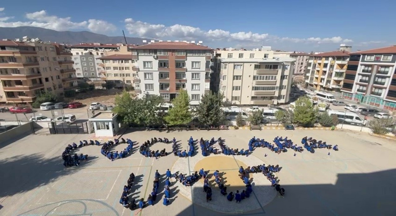 Liseliler Gazzeli çocuklar için koreografi oluşturdu