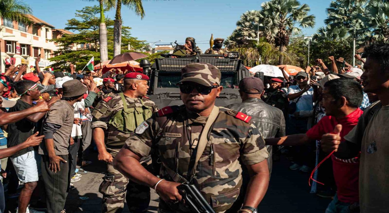 Madagaskar Anayasa Mahkemesi, yönetime el koyan Randrianirinayı Devlet Başkanı ilan etti