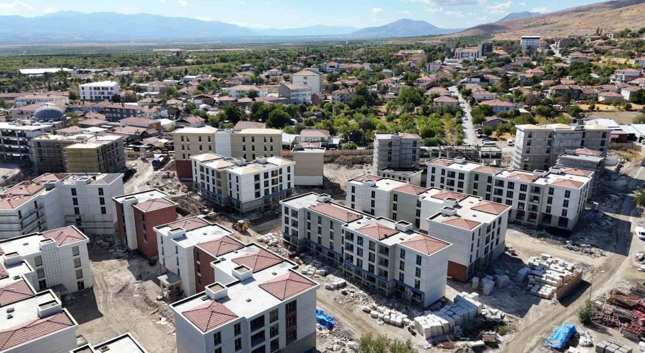 Malatya Akçadağda konut ve iş yeri inşaatlarında sona gelindi