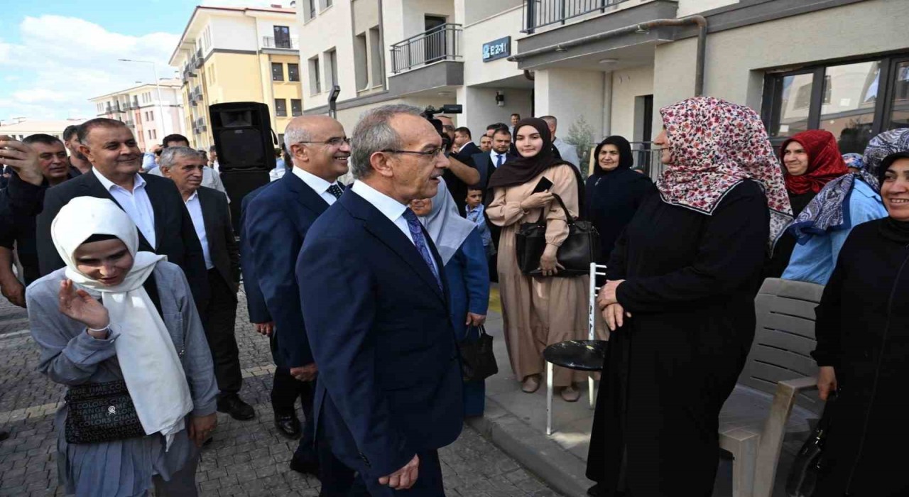 Malatyada bin 130 konutun anahtarları hak sahiplerine teslim edildi