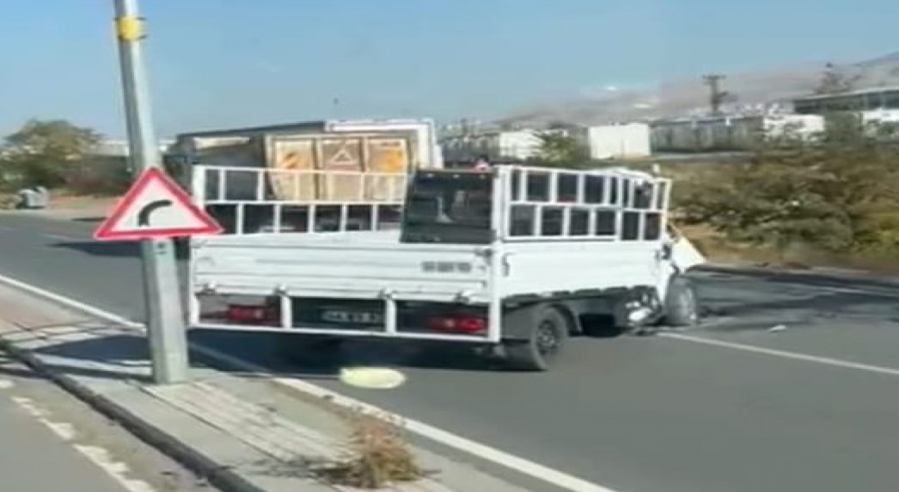 Malatyada hafriyat kamyonu ile kamyonet çarpıştı: 1 ölü