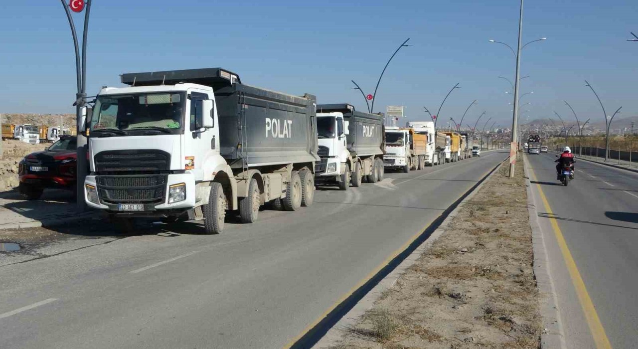 Malatyada hafriyat kamyonu sürücülerinden ceza protestosu