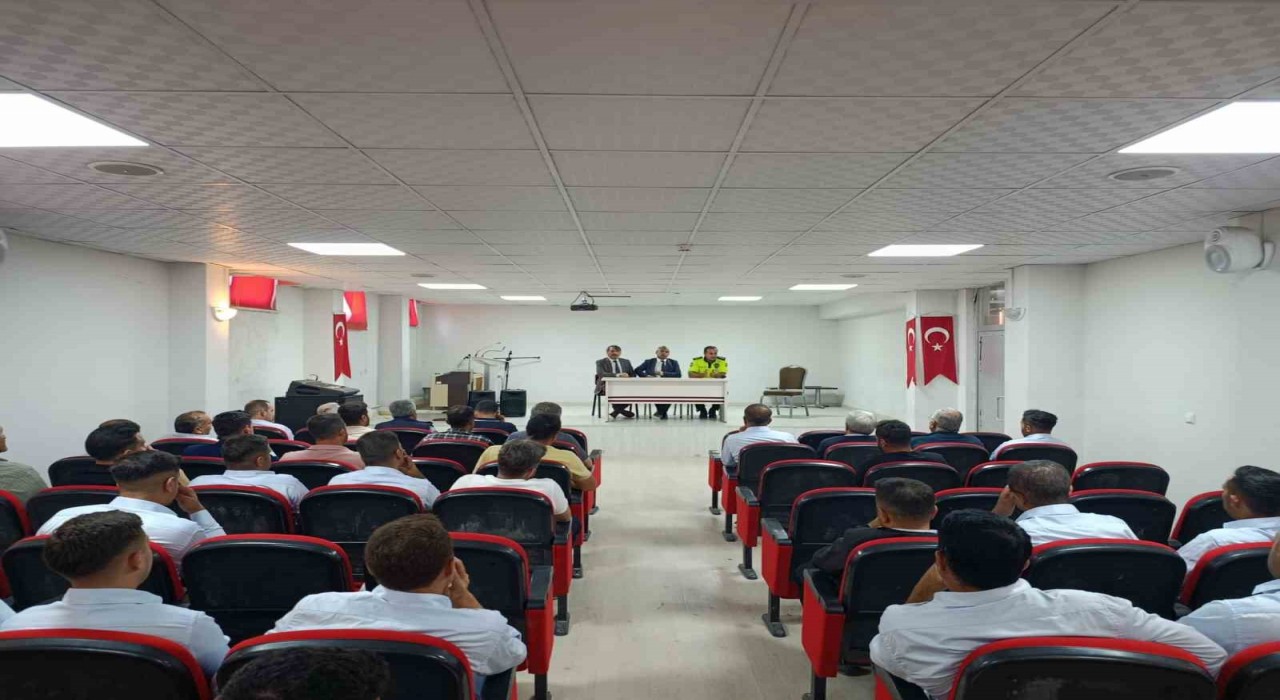 Malatyada okul servisi sürücülerine bilgilendirme toplantısı düzenlendi