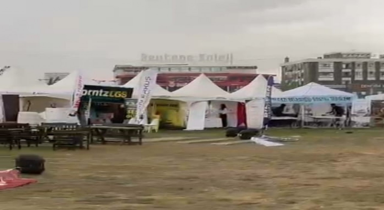 Malatyada şiddetli fırtına çadırları uçurdu