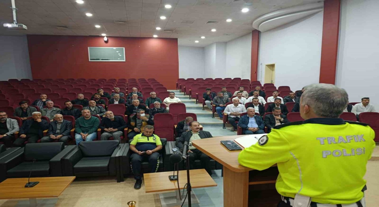 Malatyada ticari taksi sürücülerine trafik bilgilendirmesi