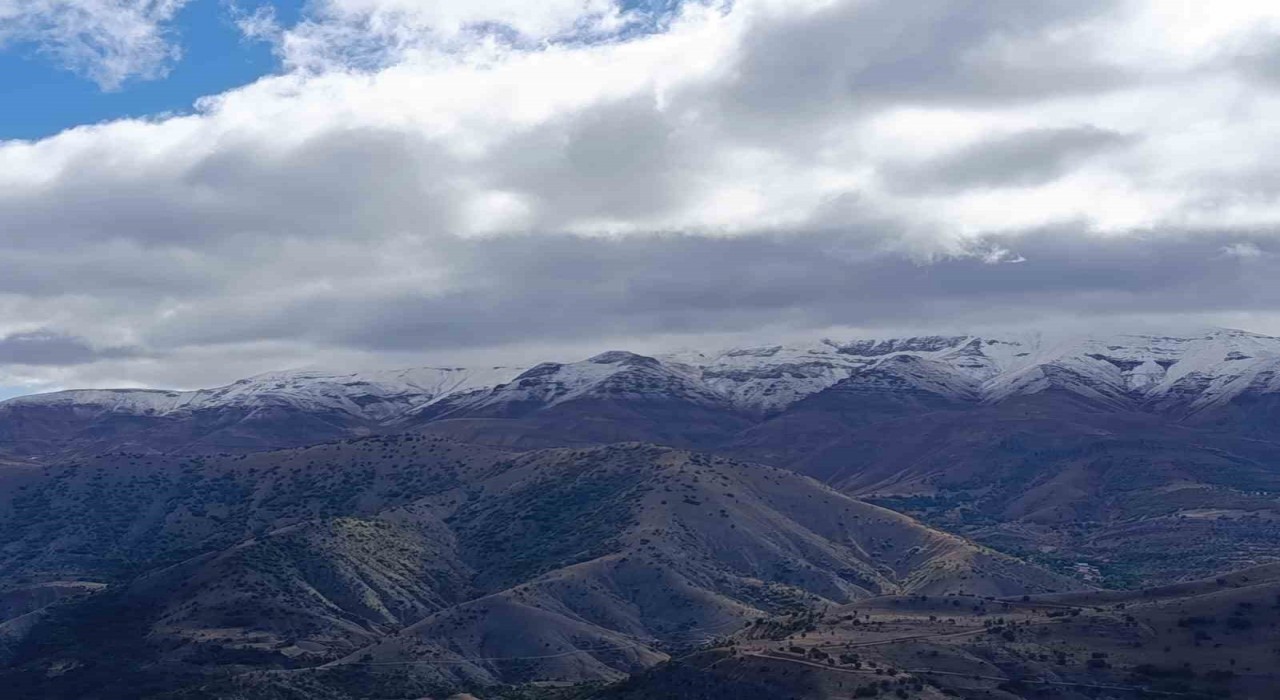 Malatyada yüksek rakımlı bölgelere mevsimin ilk karı düştü