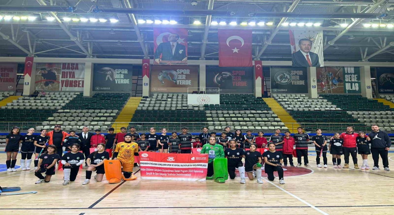 Malatyalı depremzede çocuklardan oluşan Hokey takımı Muğlada