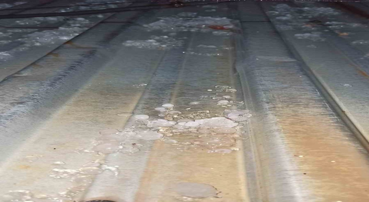 Manisada ceviz büyüklüğünde dolu yağdı