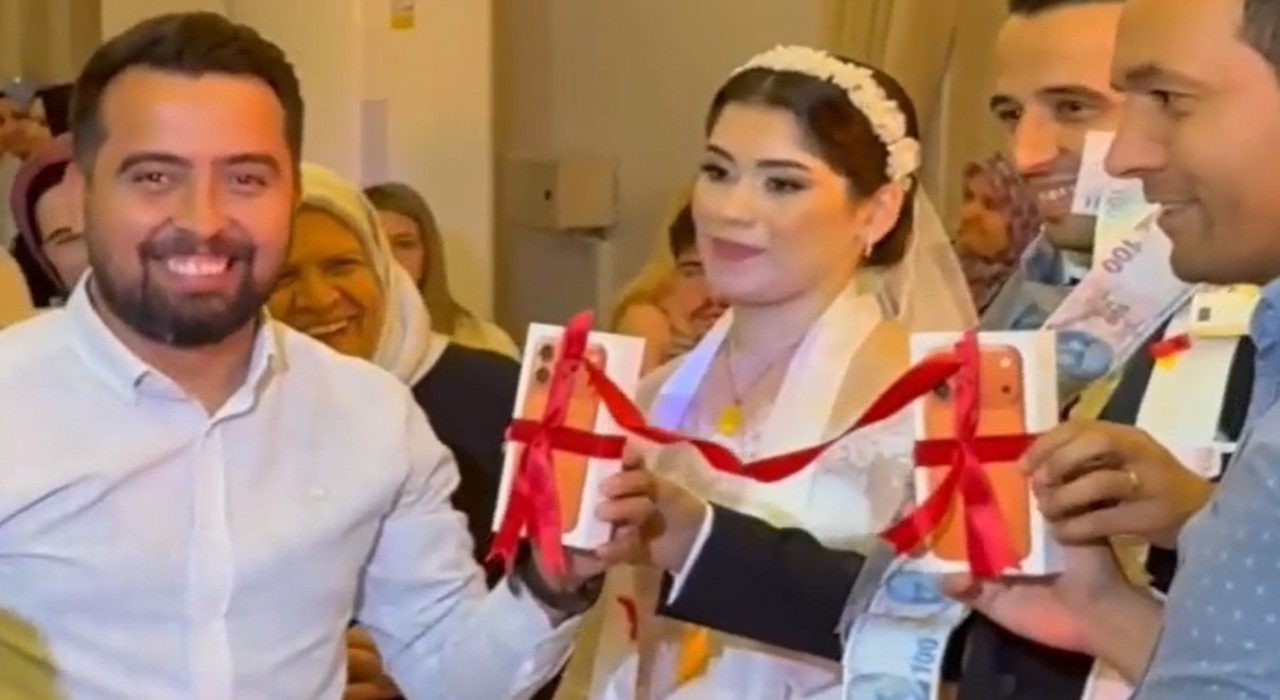 Manisada gelin ve damada sürpriz düğün hediyesi
