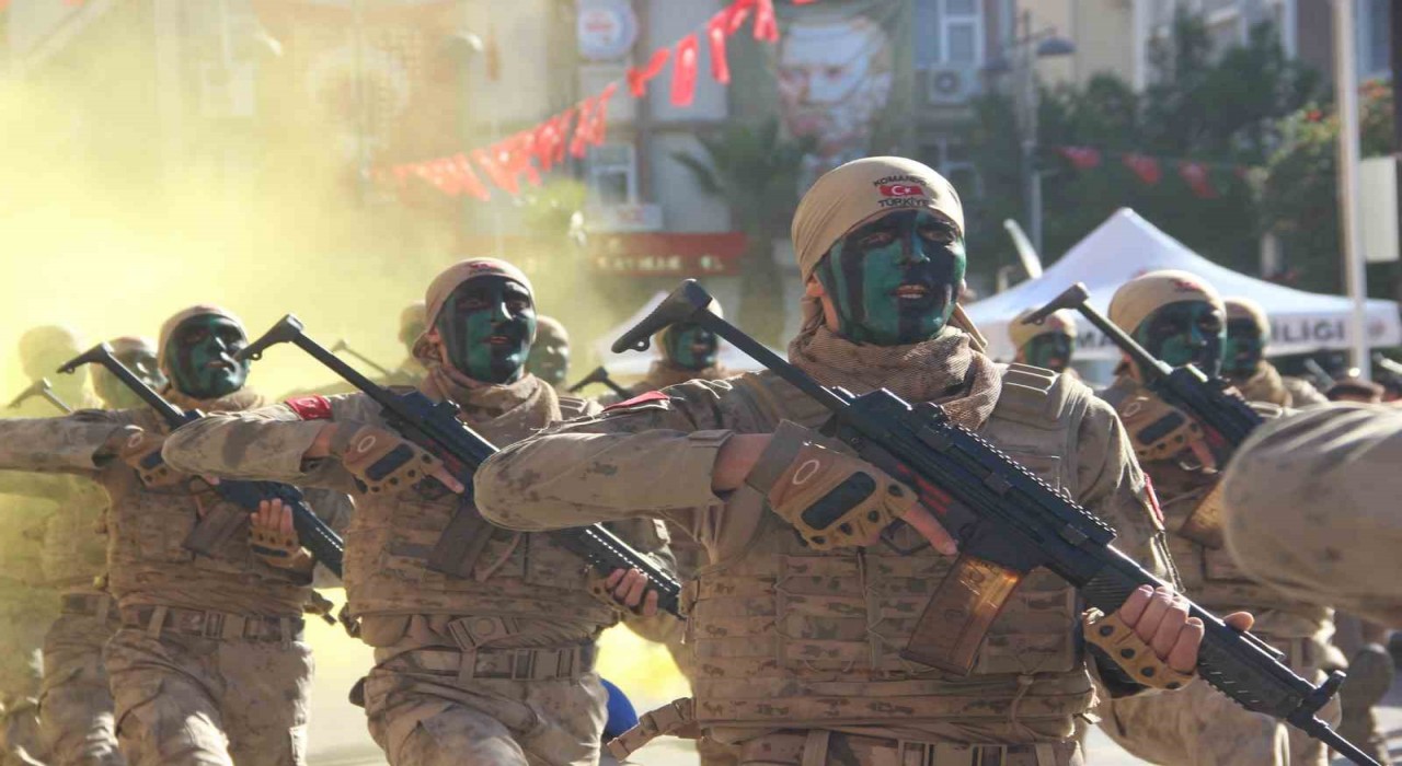 Manisada jandarmanın tüfekli gösterisi nefesleri kesti