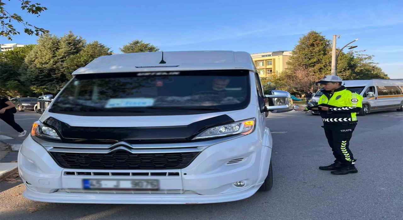 Manisada okul servis araçlarına sıkı denetim