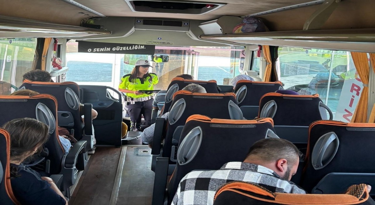Manisada otobüslerde emniyet kemeri denetimi