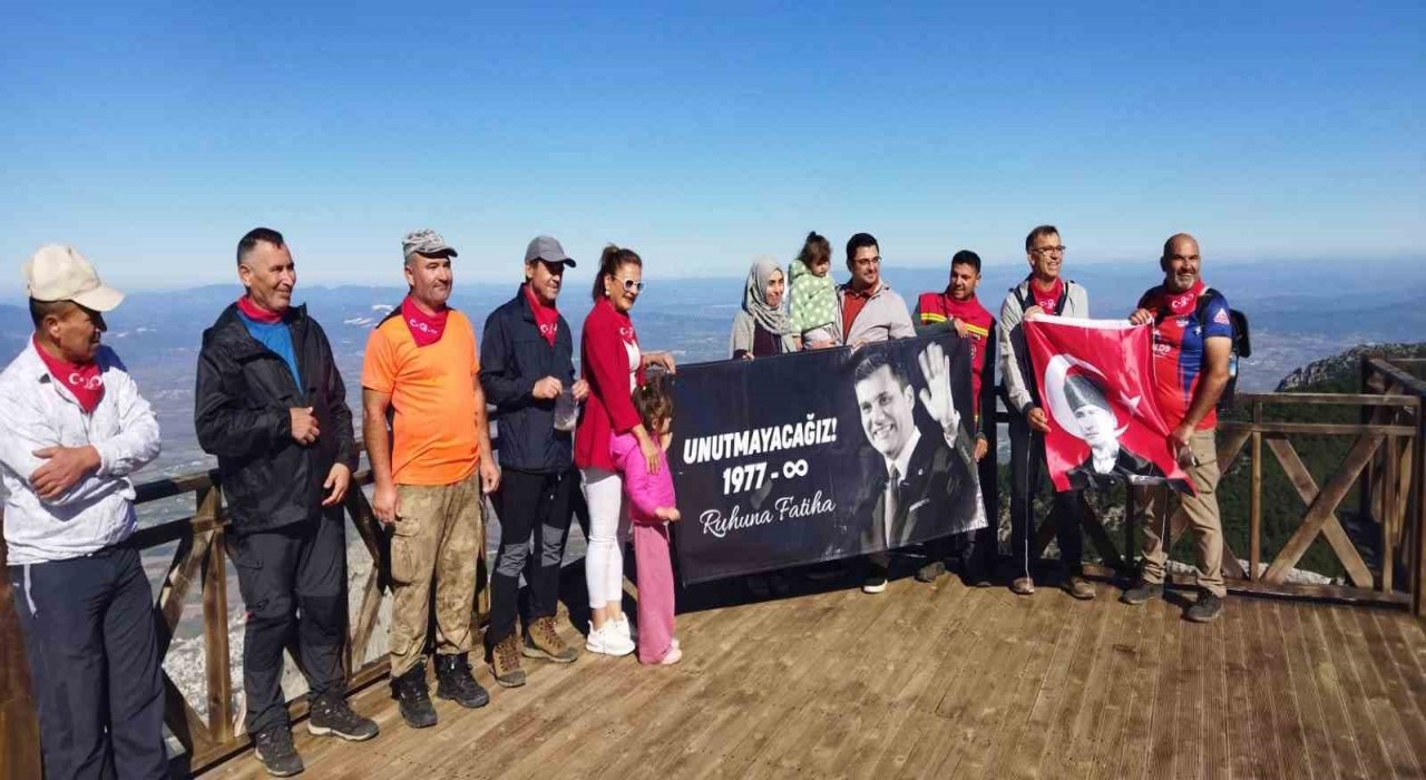 Manisada Şehitlikten zirveye 1500 metrelik anma tırmanışı