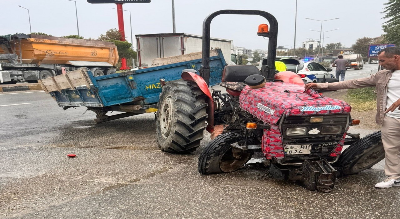 Manisada tırla çarpışan traktörün sürücüsü hayatını kaybetti