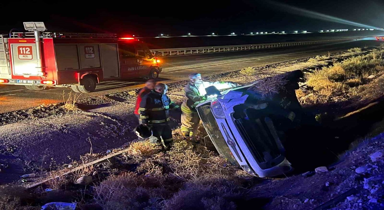 Mardinde devrilen hafif ticari aracın sürücüsü yaralandı