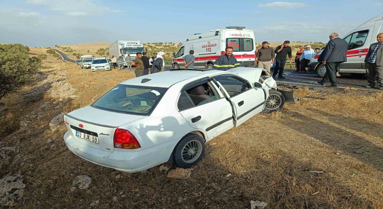 Mardinde iki otomobil çarpıştı: 4 yaralı