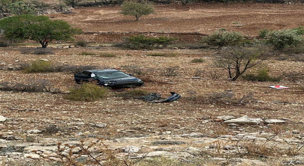 Mardinde kontrolden çıkan otomobil şarampole devrildi: 2 yaralı