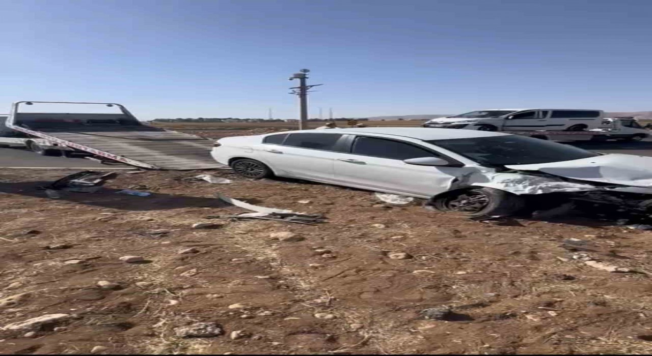 Mardinde otomobil ile hafif ticari araç çarpıştı: 4 yaralı