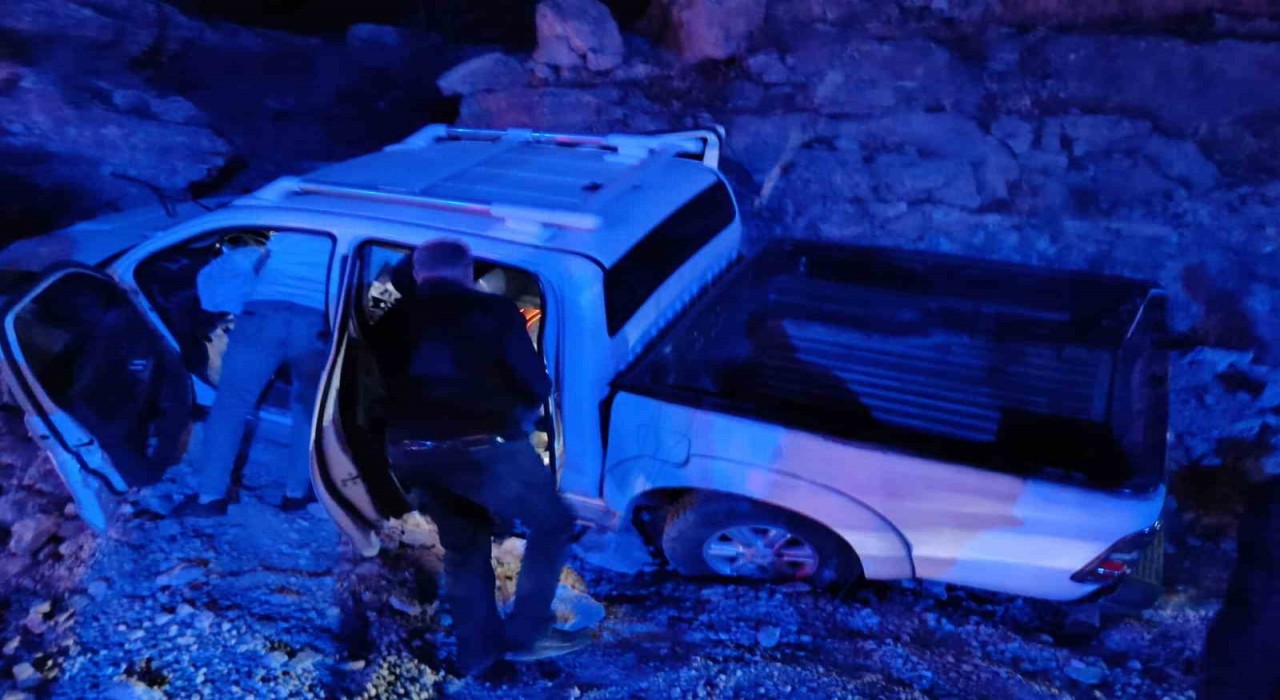 Mardinde pikap şarampole devrildi: 1 yaralı