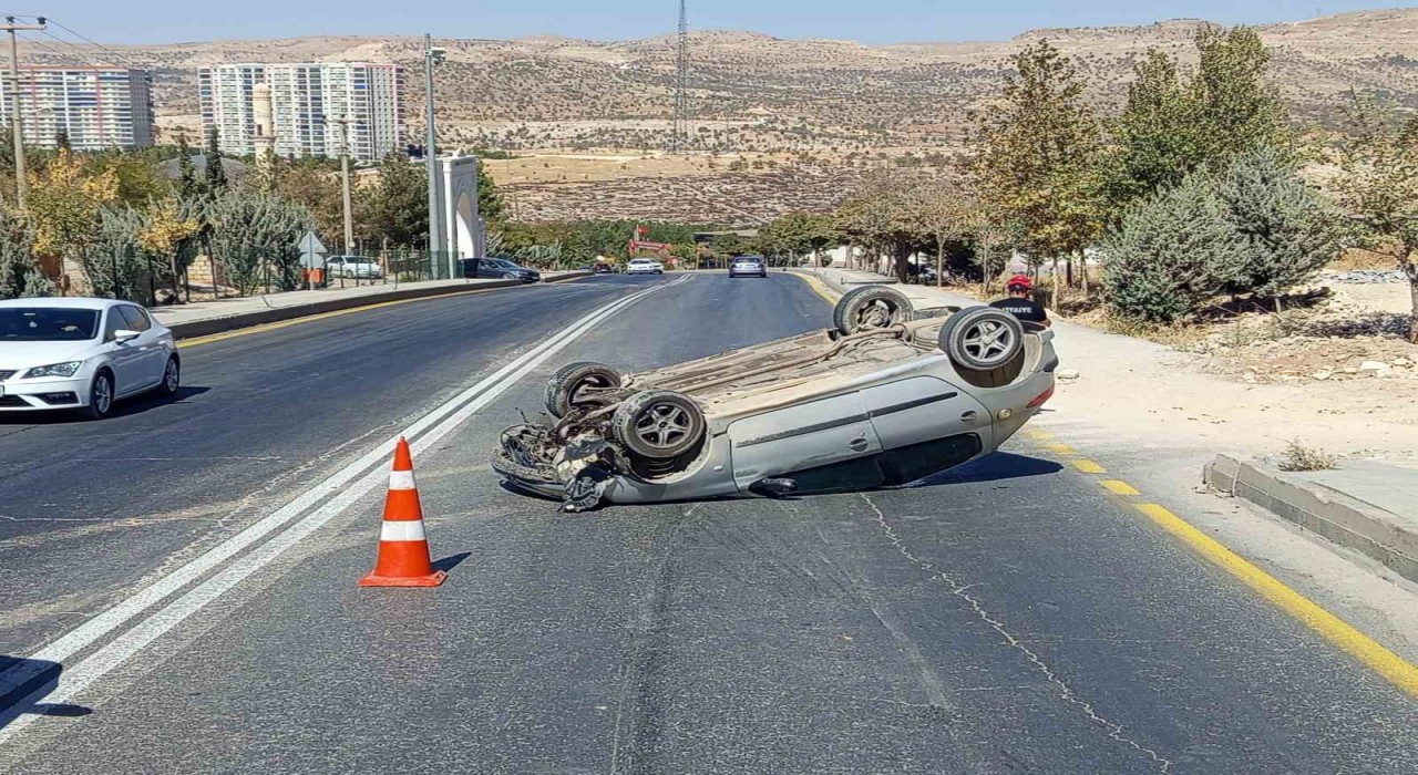 Mardinde takla atan otomobil sürücüsü yaralandı