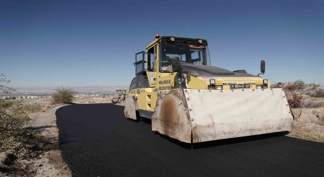 Melikgazi Belediyesi Mimarsinan Mahallesinde kapsamlı asfalt çalışmaları gerçekleştiriyor
