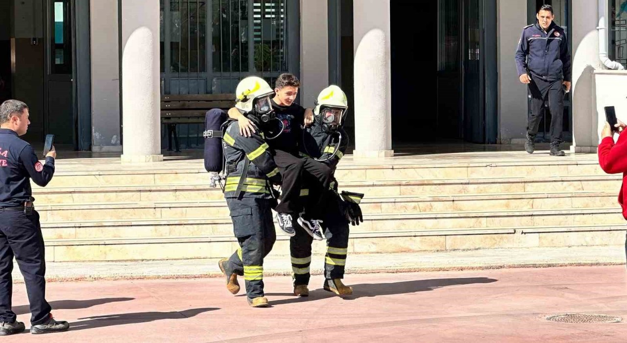 Menteşedeki lisede deprem tatbikatı gerçekleştirildi