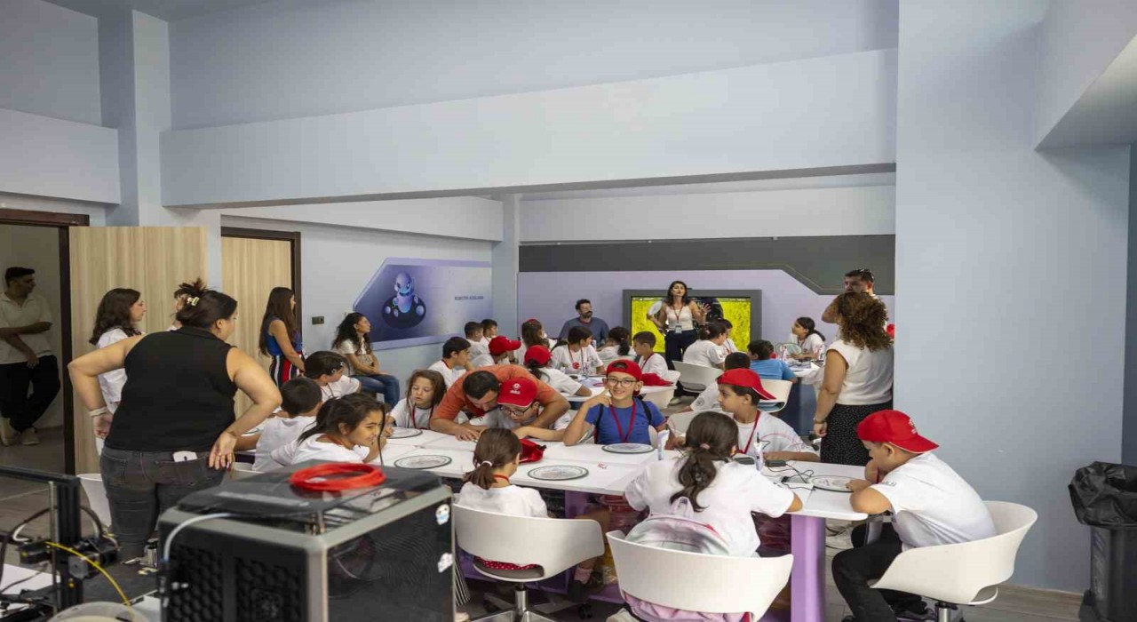 Mercanda özel öğrenciler için bilim yolculuğu