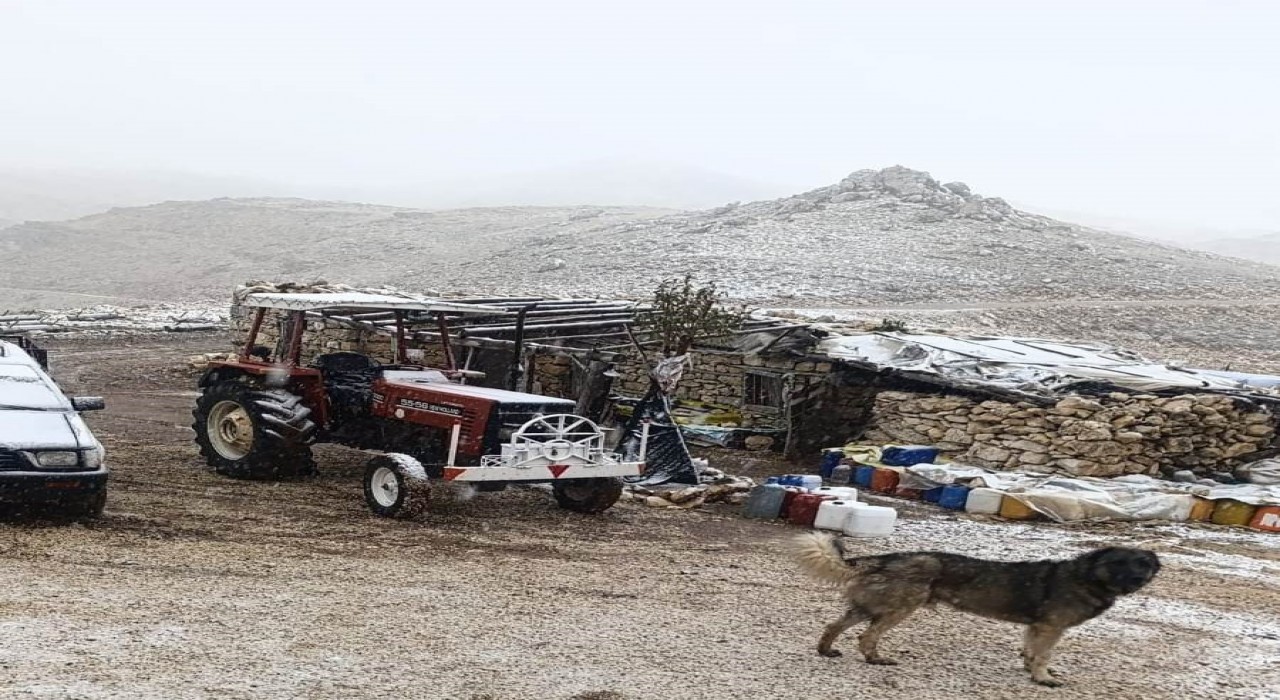 Mersinde Anamurun yüksek kesimlerine mevsimin ilk karı düştü