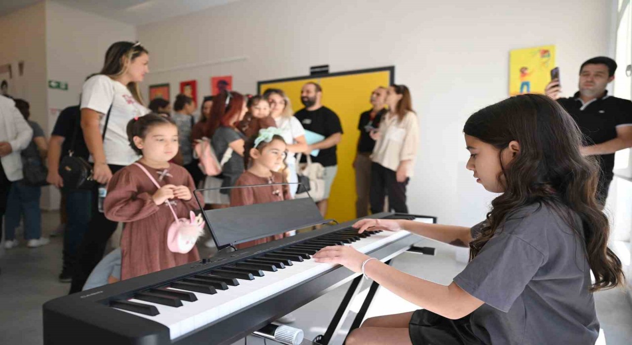 Mersinde Dünya Kız Çocukları Günü renkli etkinliklerle kutlandı