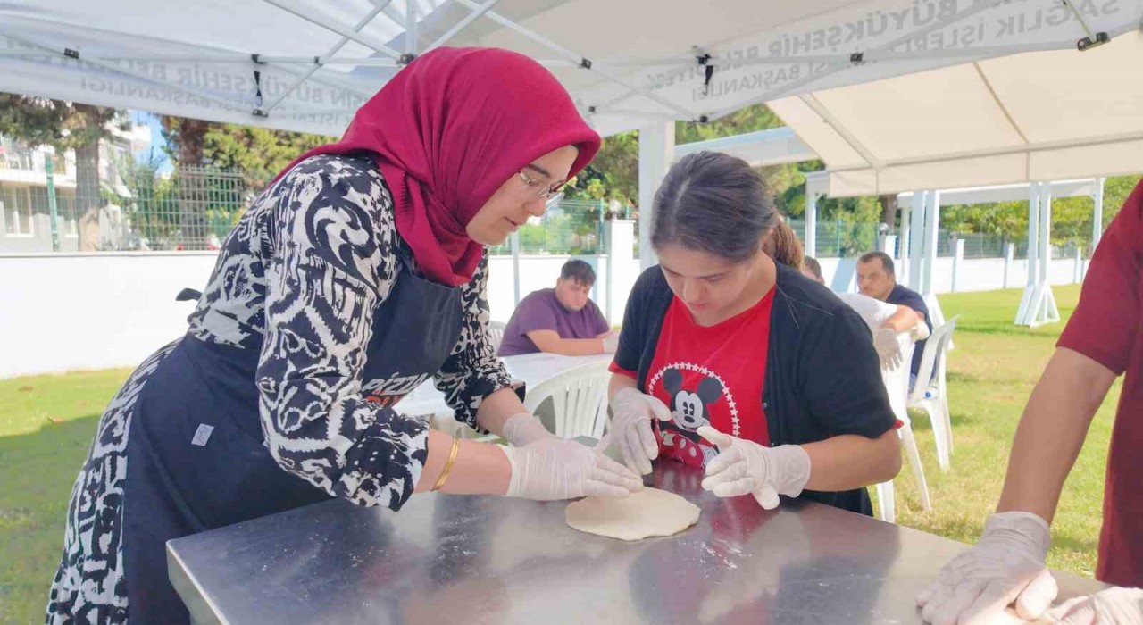 Mersinde Engelsiz Yaşam Parkında lezzet dolu etkinlik
