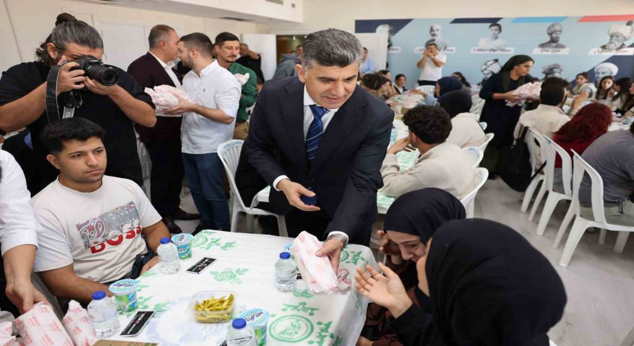 Mersinde sınava hazırlanan öğrencilere döner sürprizi