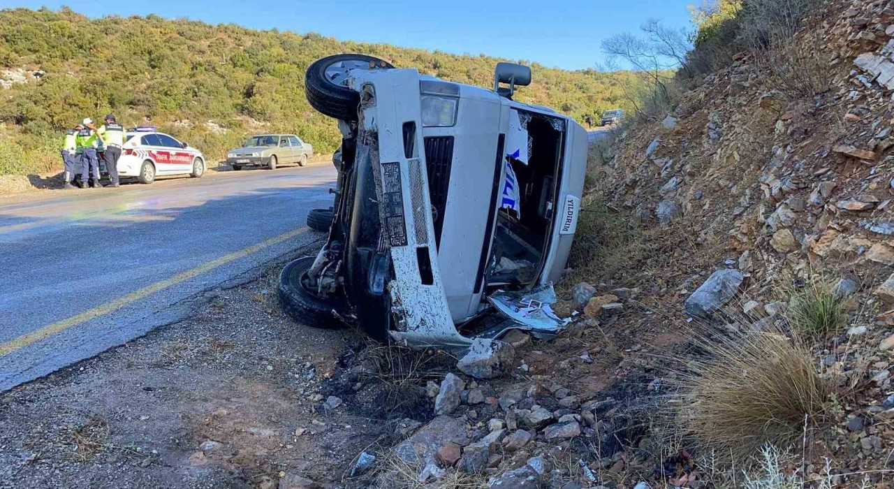 Mersinde yine minibüs kazası: 1i ağır 6 yaralı