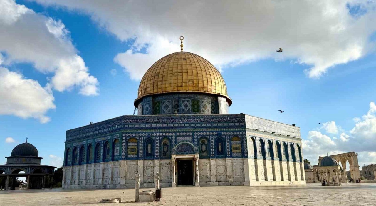 Mescid-i Aksaya ulaşmak isteyen Müslümanlar yoğun denetimlerle karşılaşıyor